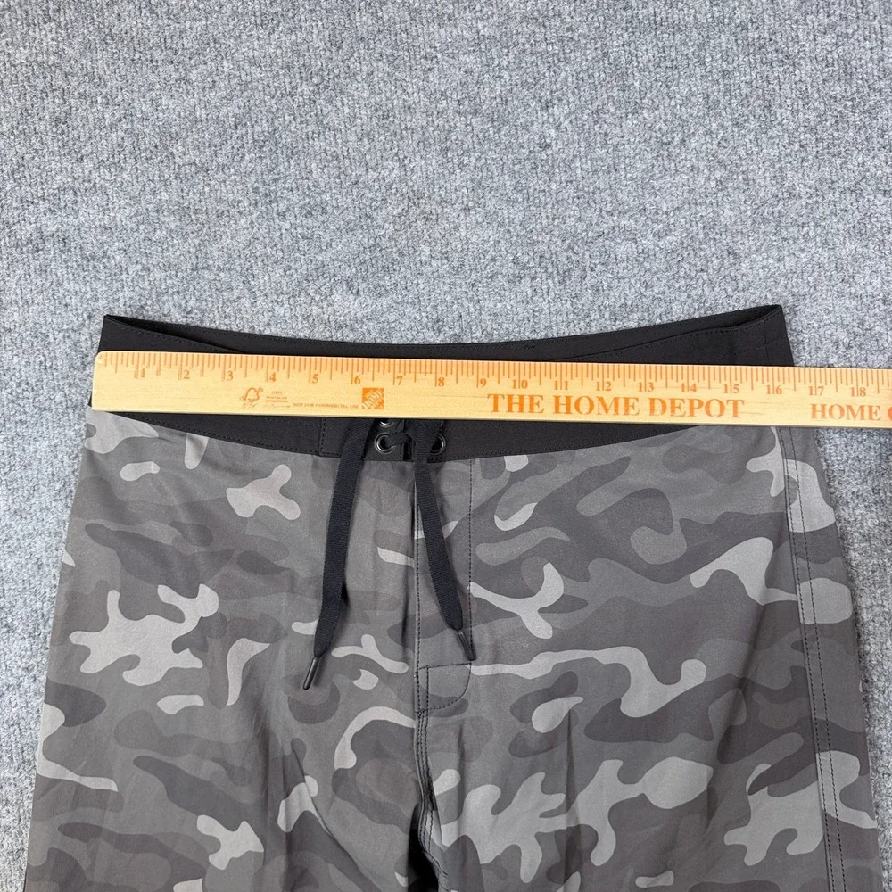Birdwell Beach Britches Board Shorts Mens 32 M Camo Wyoming Flag Grey Black